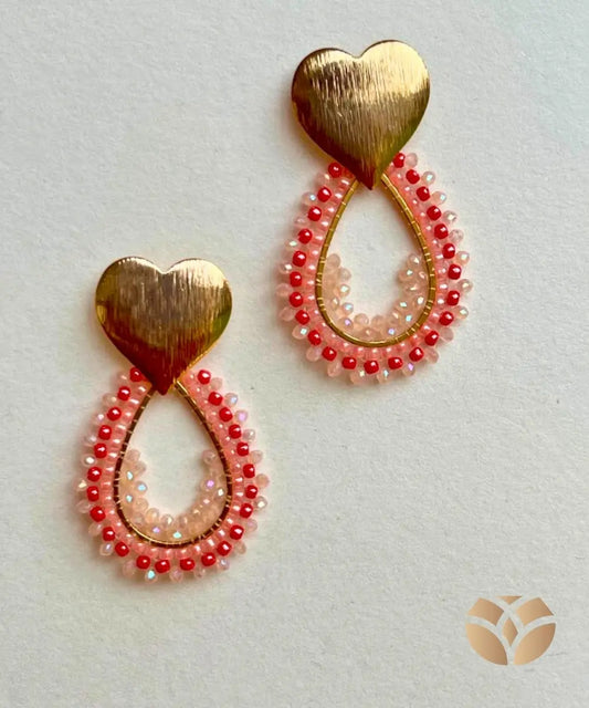 Tejidos con la Técnica Peyote, suaves, delicados y elegantes!
La base de acero inoxidable garantiza durabilidad sin sacrificar el estilo.
Color: Rosa perlado suave, Fuccia perlado y Cristales transparentes con un toque de Rosa.