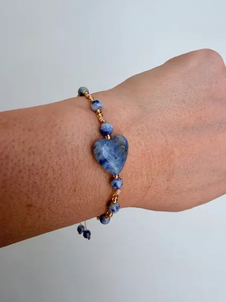 Pulsera Corazón de Sodalita Enkadenadas – Piedra Natural Ajustable Hecha a Mano