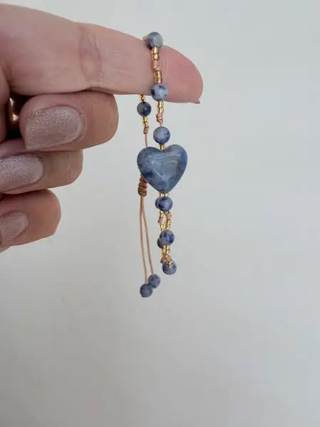 Pulsera Corazón de Sodalita Enkadenadas – Piedra Natural Ajustable Hecha a Mano