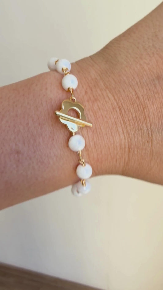 Pulsera Flor Enkadenadas – Piedra Luna Facetada 4 mm, Entorchado Artesanal y Cierre en T con Flor (19 cm)